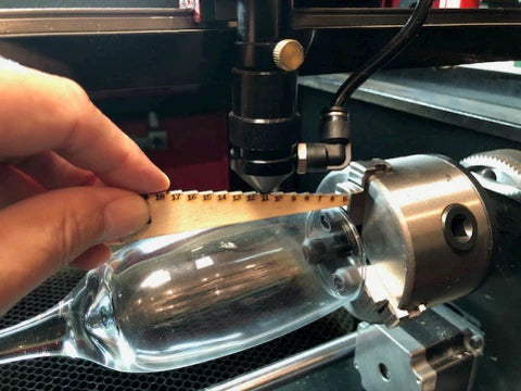 laser focusing on champagle glass with laser rotary attachment