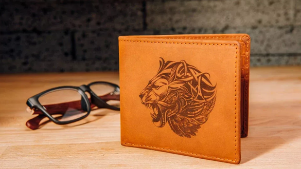 Custom Jewels and Wallets Redefine Gifting